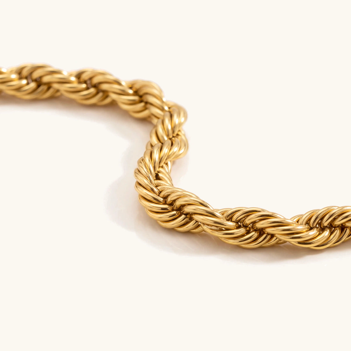Close-up of the 8mm twisted rope chain texture in 18k gold