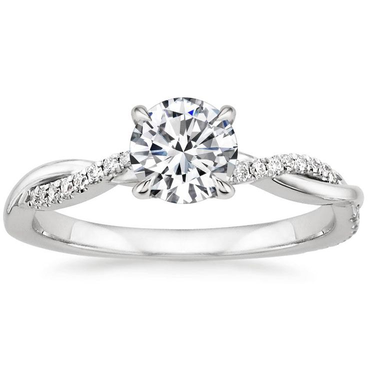 Luxurious Statement Ring in Gold