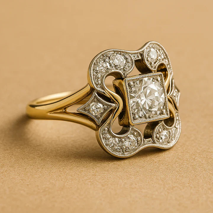 Luxurious zirconia vintage ring in gold