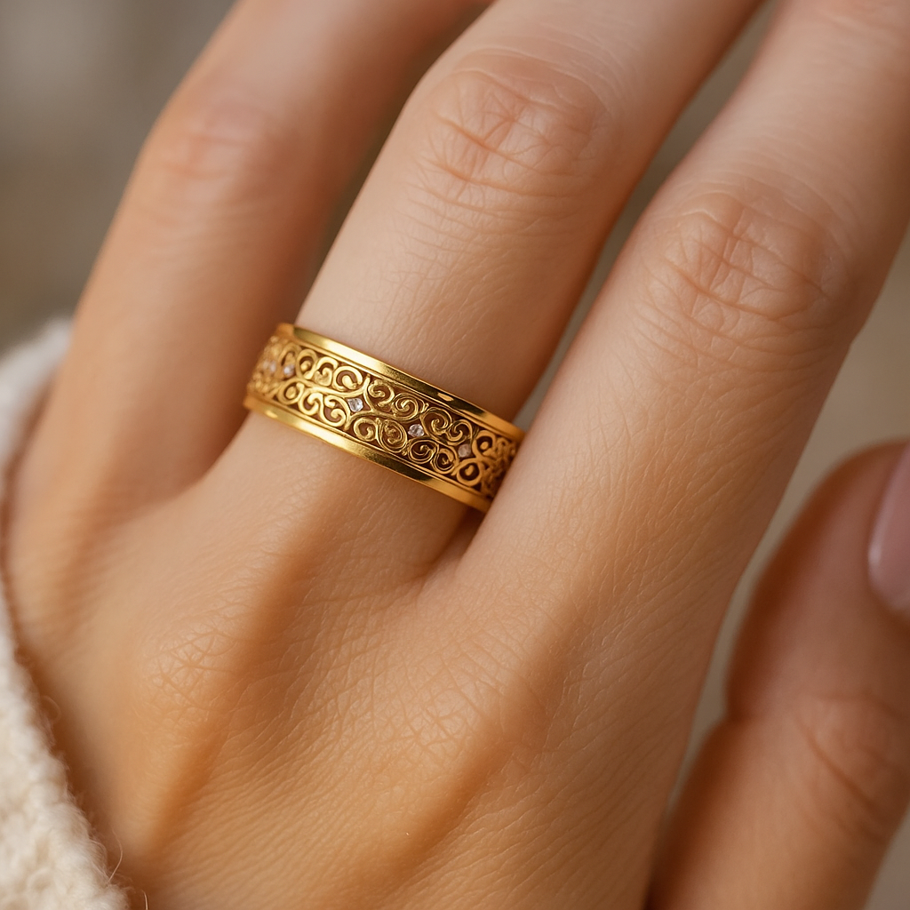 Romantic Statement Ring in Gold