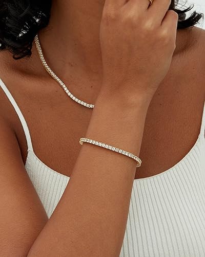 Charming moissanite tennis bracelet in gold