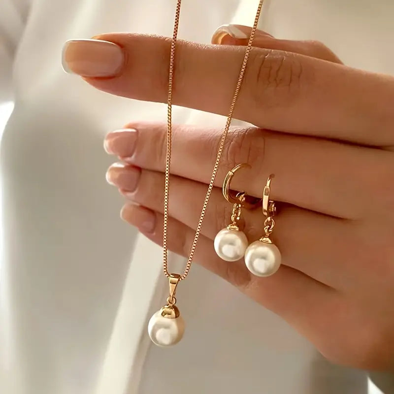 Classic Pearl Jewellery Set in Gold