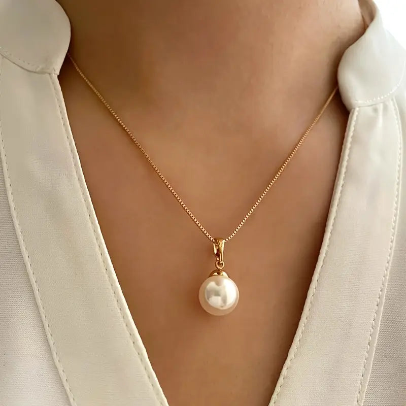 Classic Pearl Jewellery Set in Gold