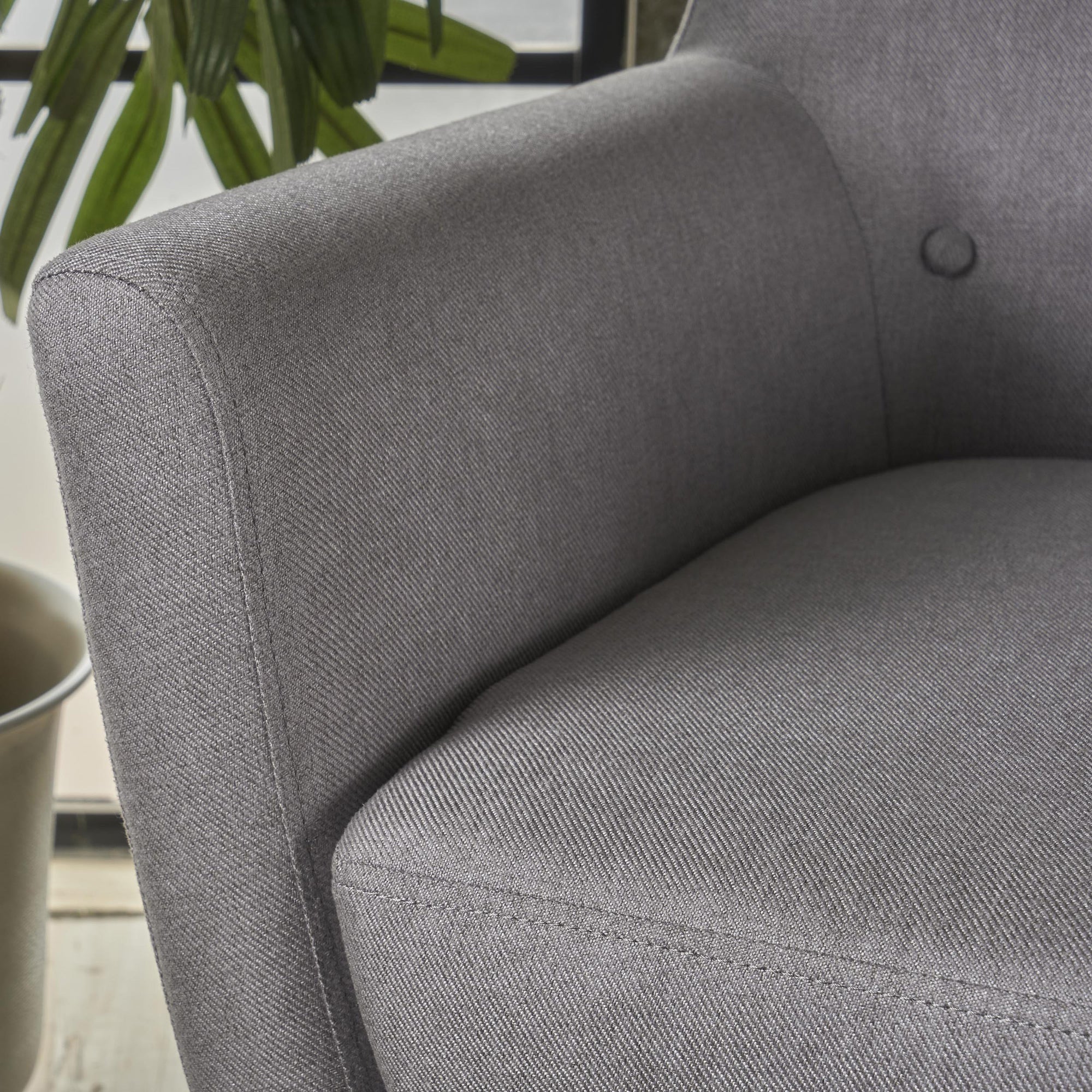 Comfortable & Stylish Club Chair Upholstered In Light Gray Fabric