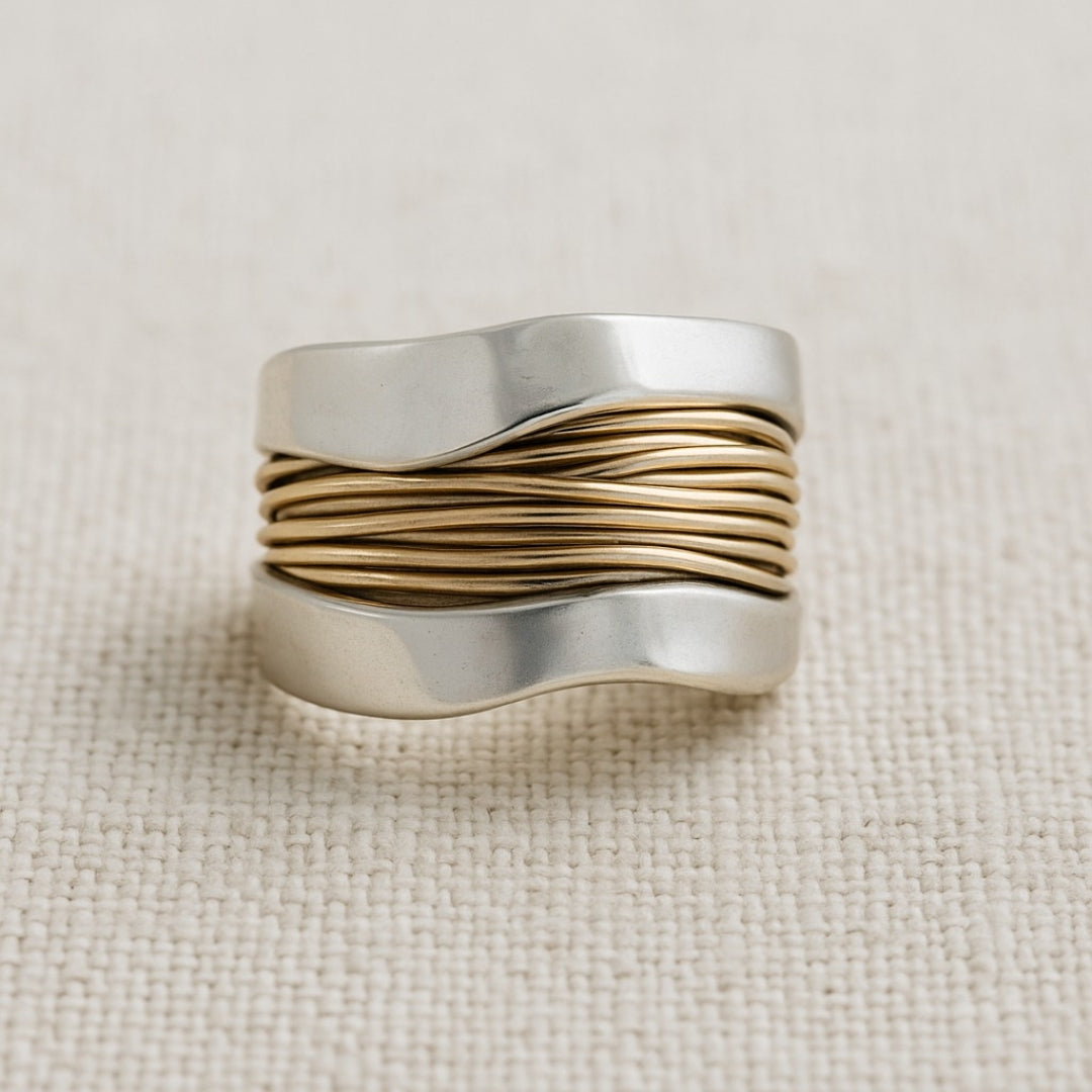 Dainty Statement Ring in Gold