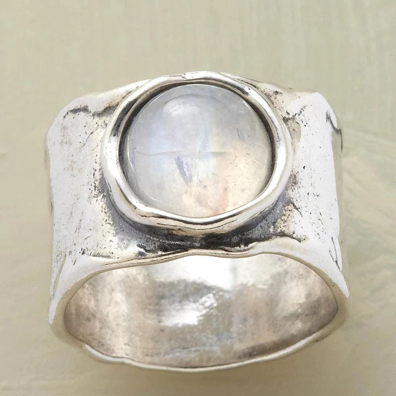 Luxurious moonstone moon ring in silver