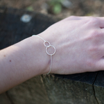 Load image into Gallery viewer, Interlocking Rings Bracelet
