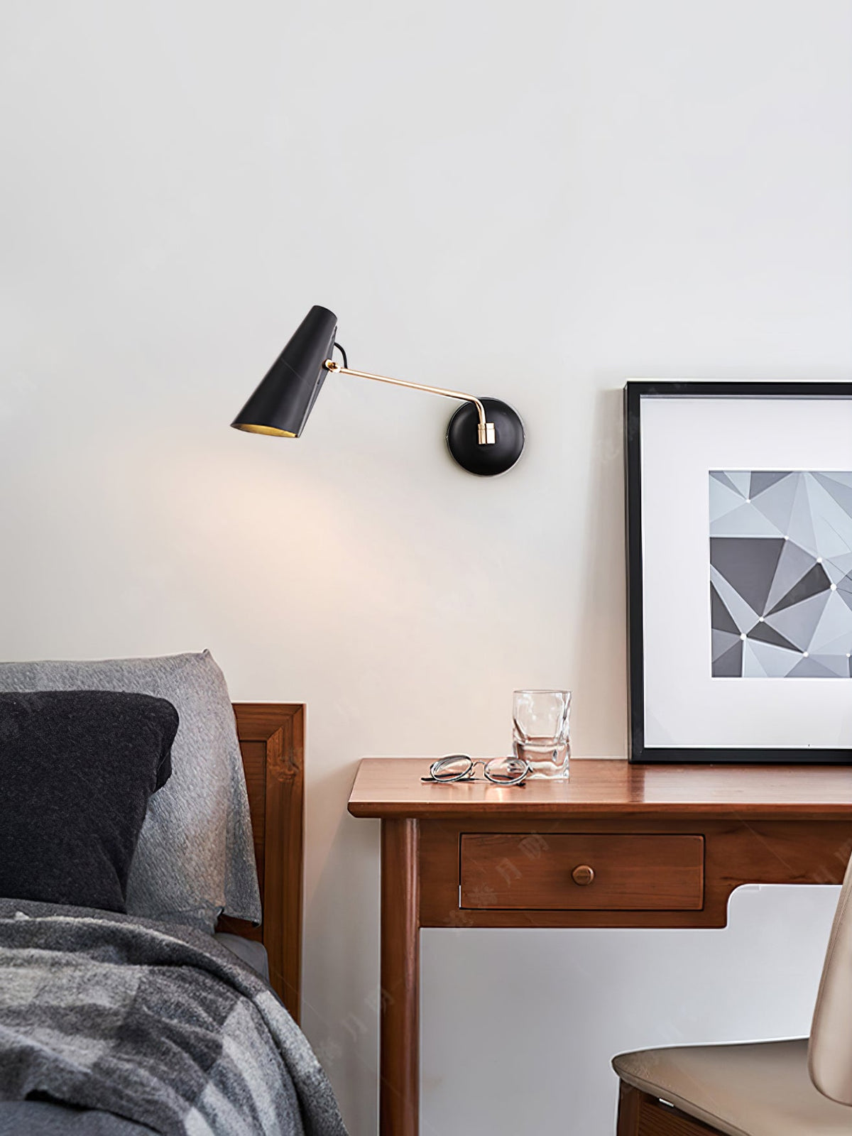 Steel Bird Form Nordic Inspired Wall Lamp