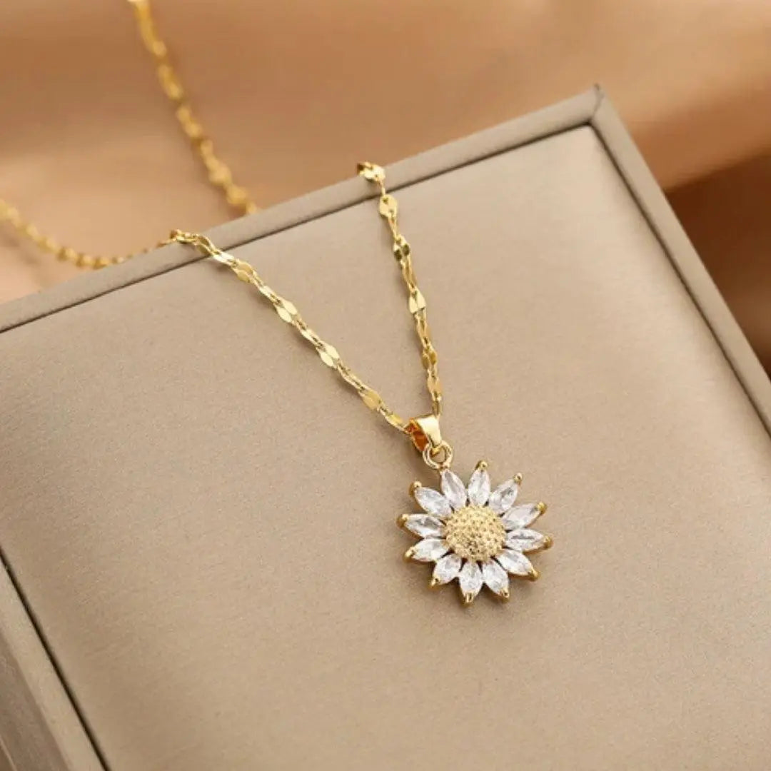 Elegant Crystal Flower Pendant Necklace in Gold