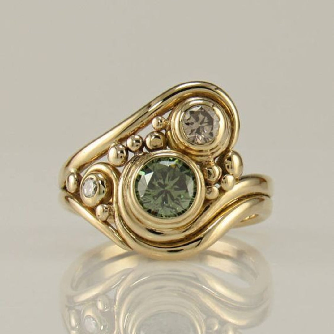 Bold Green Zirconia Vintage Ring in Gold