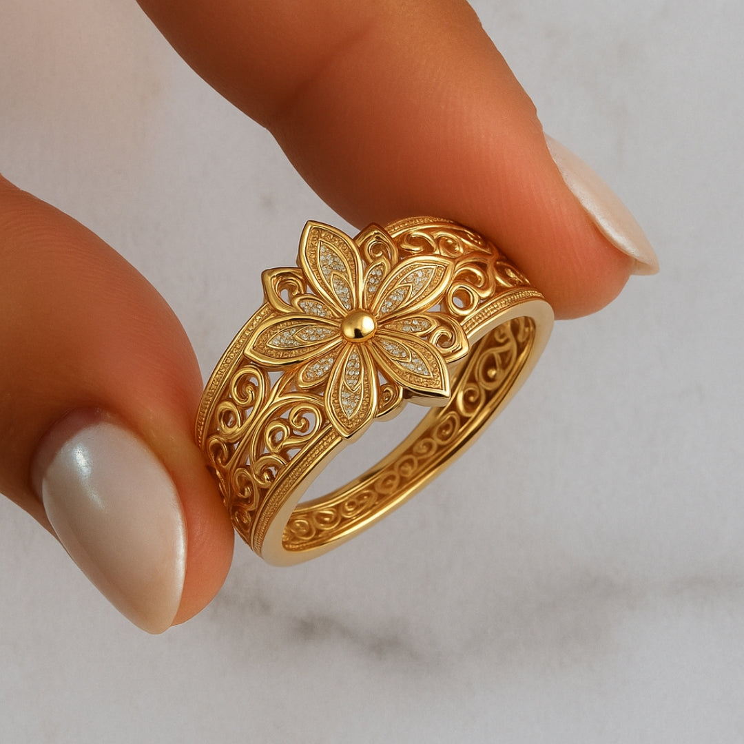 Elegant Zirconia Flower Ring in Gold
