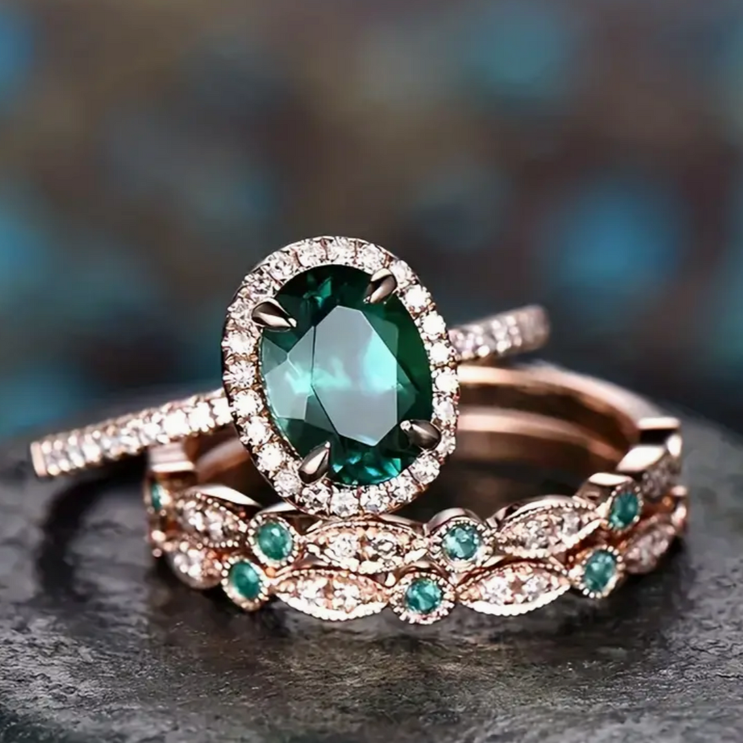 Luxurious Green Zirconia Vintage Ring Set in Rose Gold
