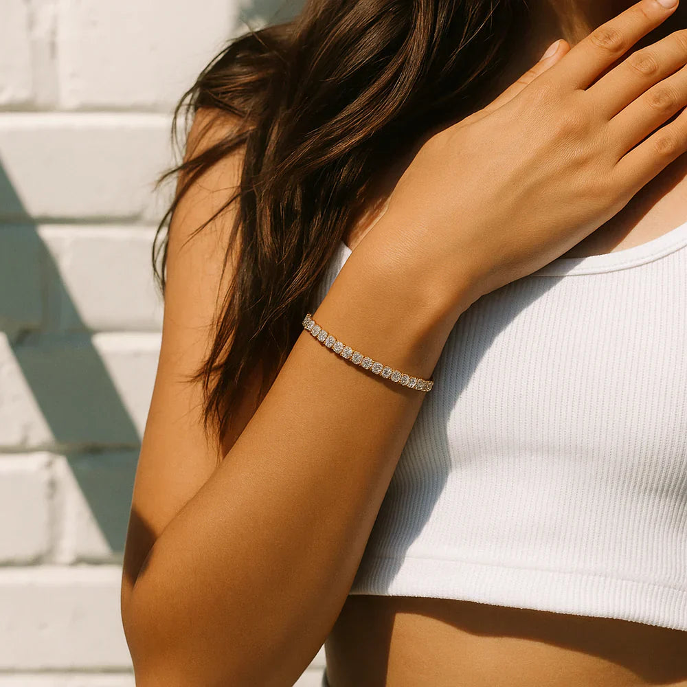 Charming moissanite tennis bracelet in gold