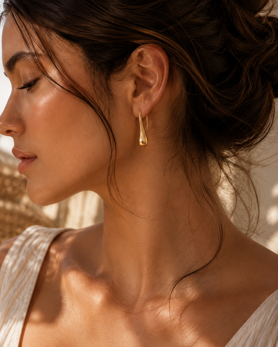 Sparkling vintage drop earrings in gold