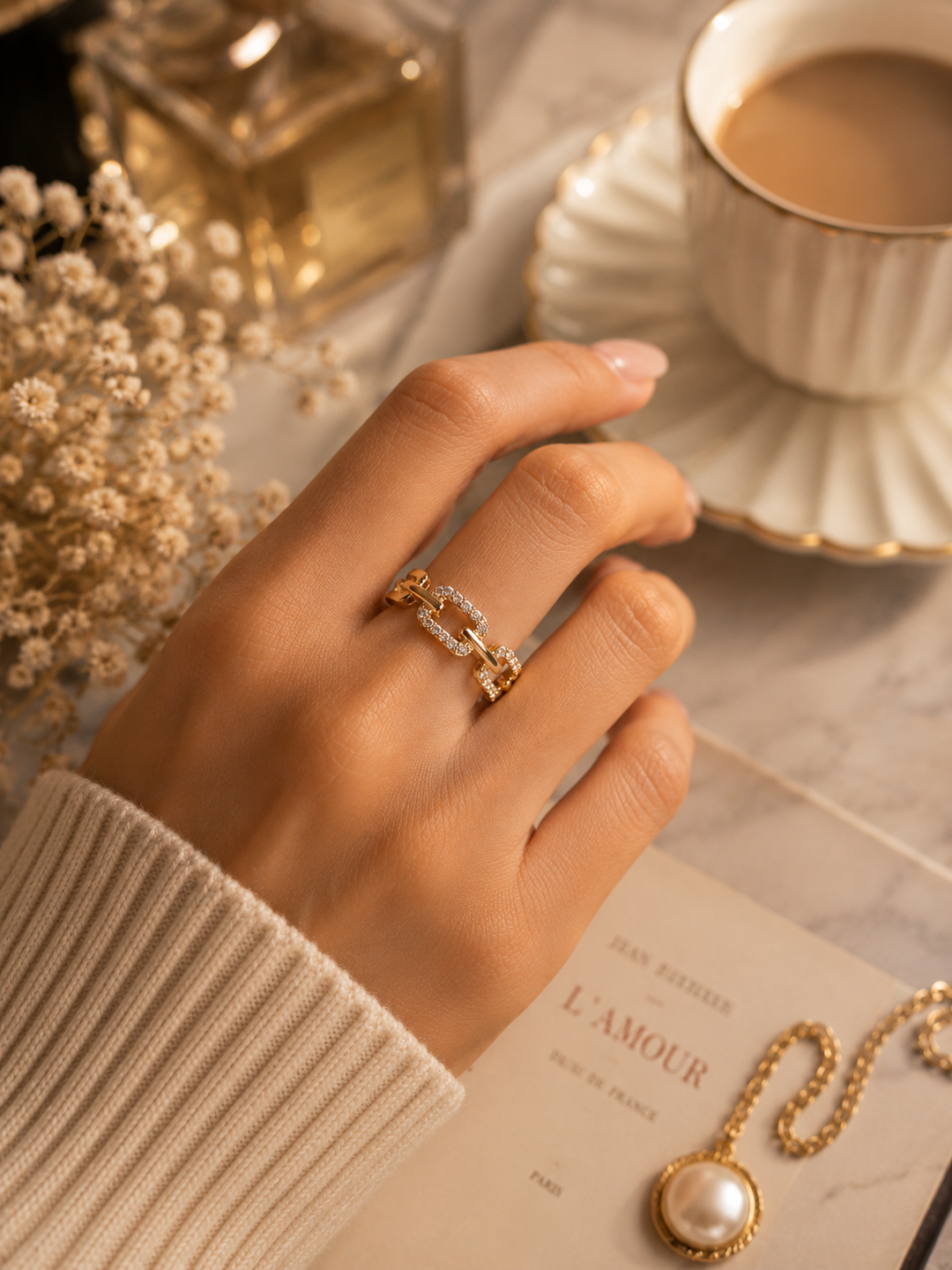 Luxurious Statement Ring in Gold