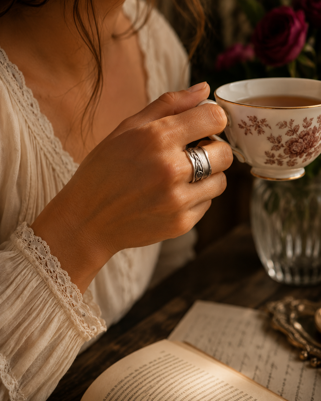 Sparkling Vintage Statement Ring in Silver