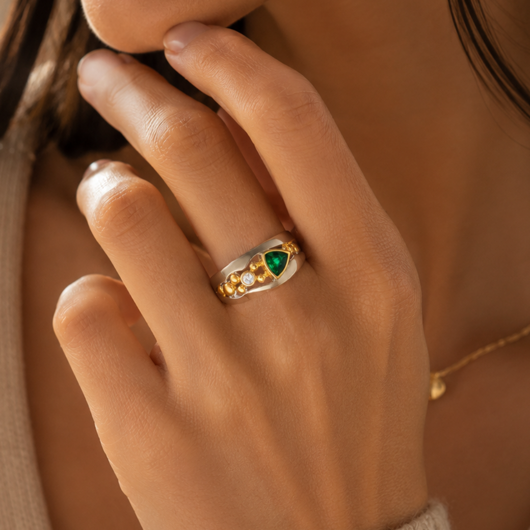 Luxurious Green Crystal Vintage Ring