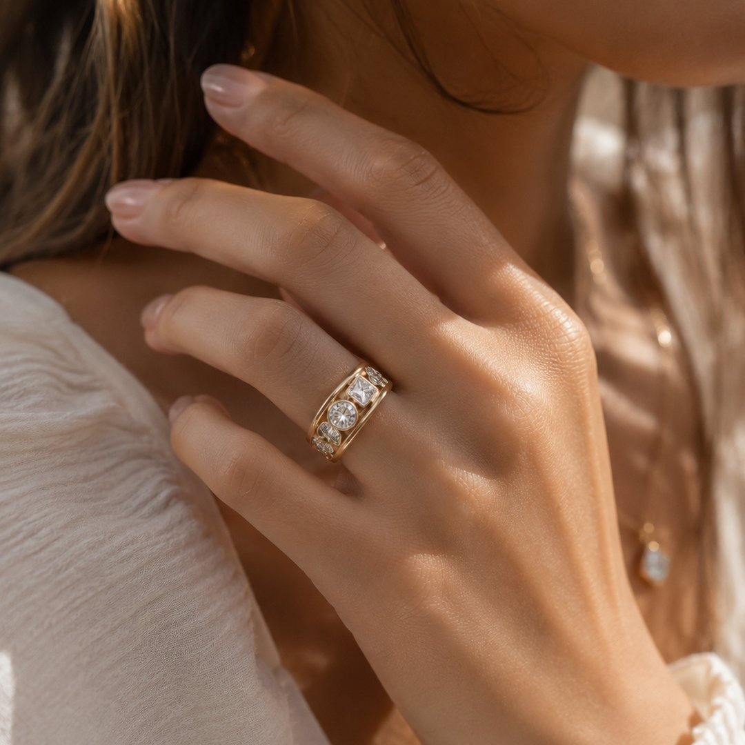Luxurious Zirconia Vintage Ring in Gold