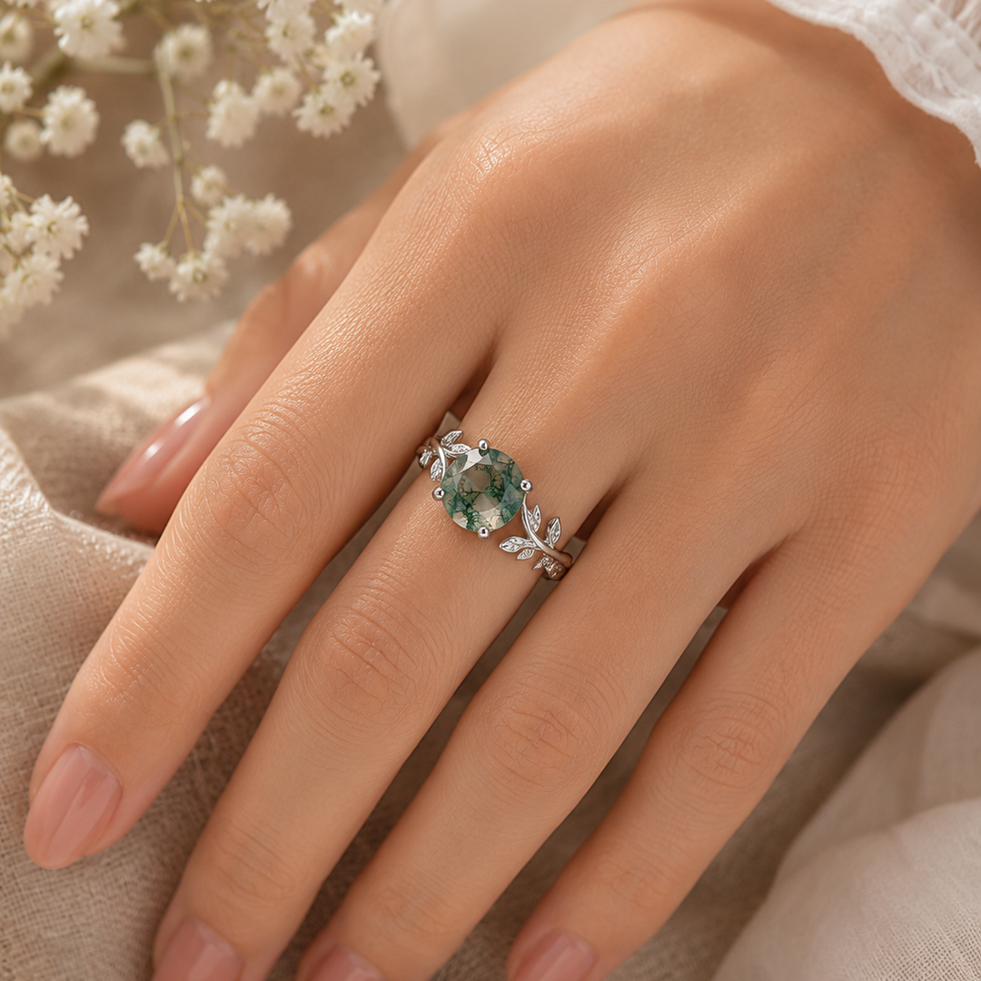 Elegant Green Vintage Ring in Silver