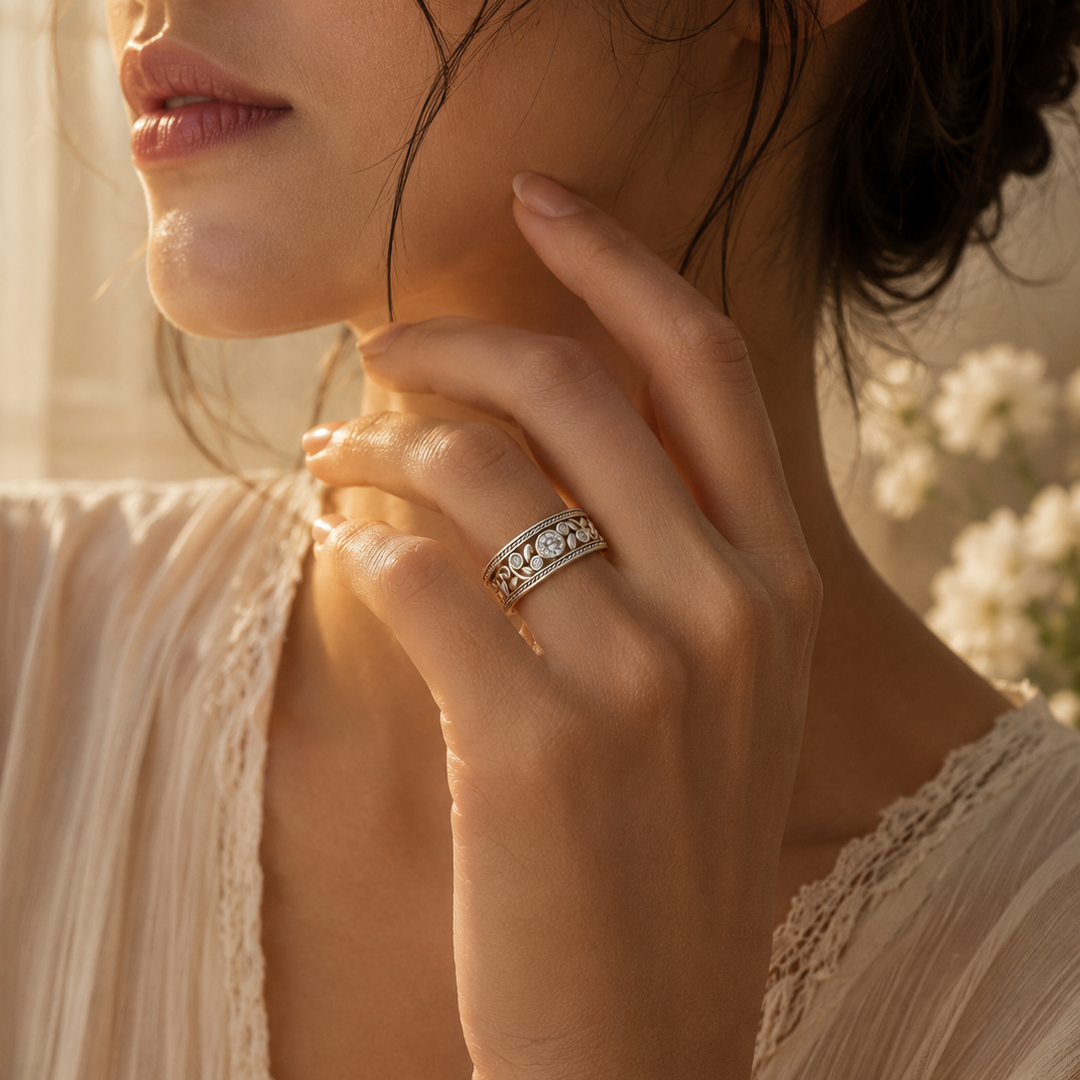 Elegant Zirconia Vintage Ring in Silver