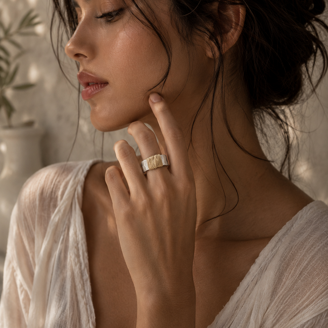 Luxurious Vintage Statement Ring in Gold