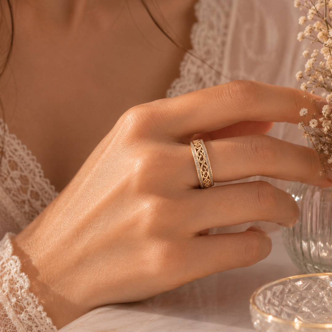 Elegant Crystal Filigree Band Ring in Gold