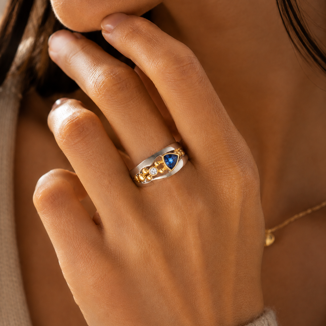 Luxurious Blue Crystal Vintage Ring