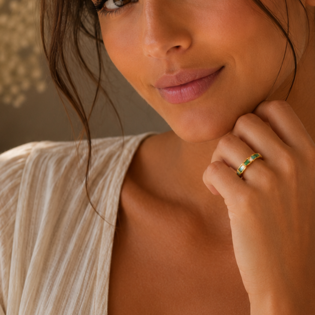 Romantic Green Zirconia Vintage Ring in Gold
