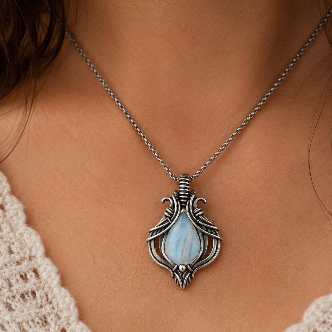 Romantic Blue Vintage Necklace in Silver