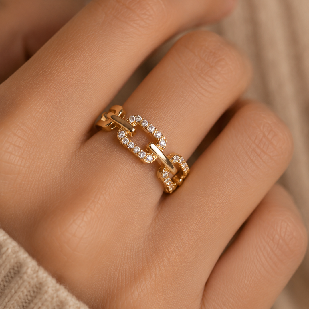 Luxurious Statement Ring in Gold