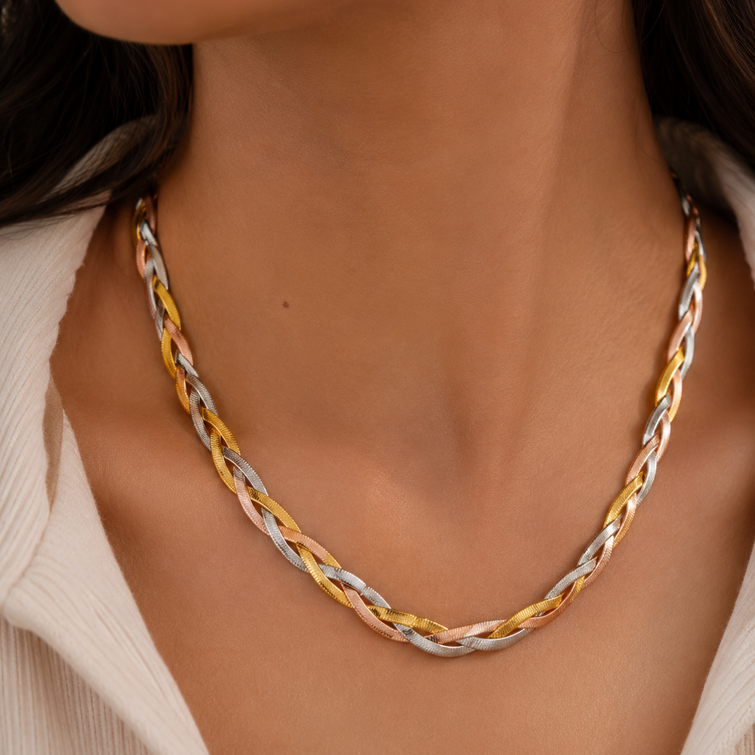 Elegant Pendant Necklace in Gold and Silver