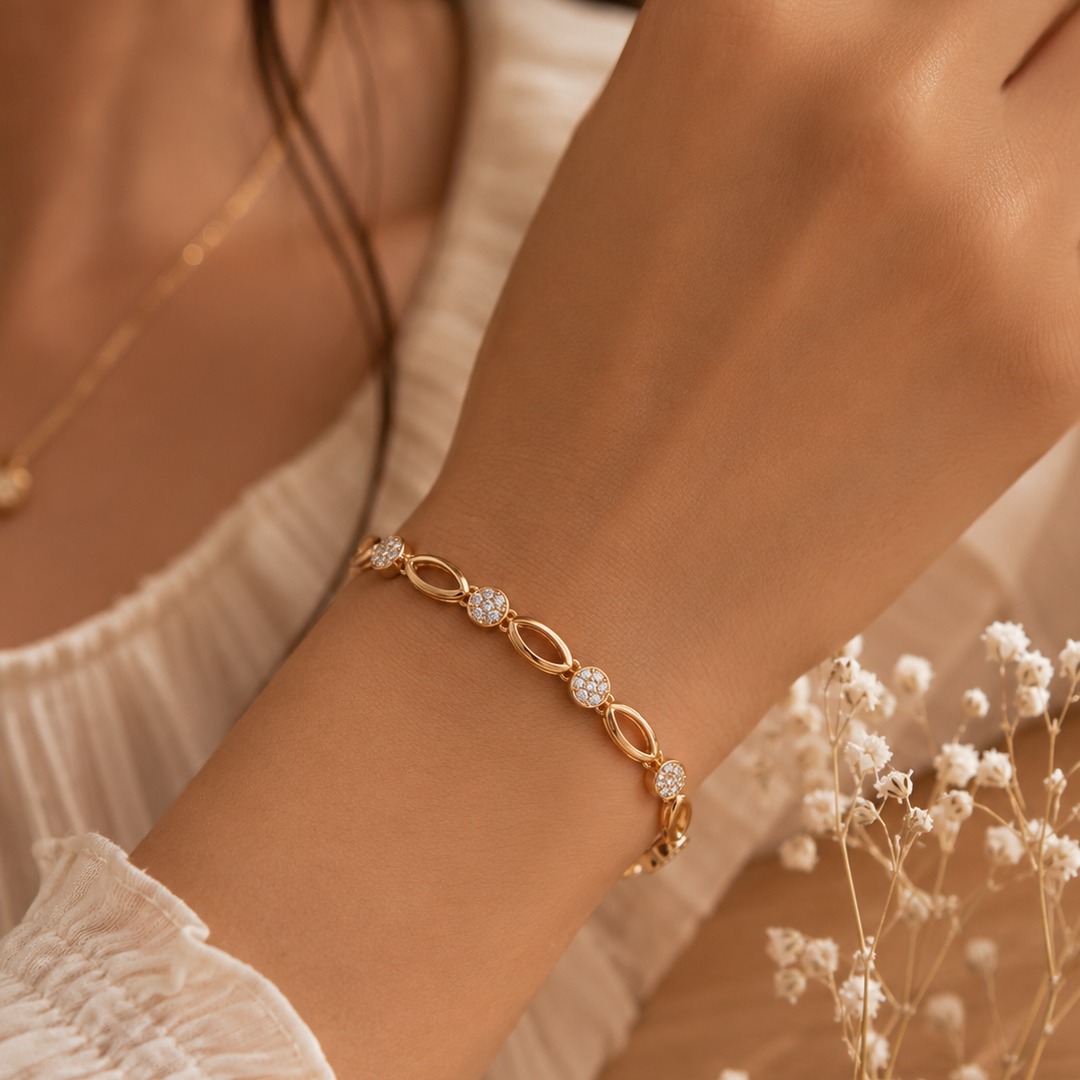 Delicate Zirconia Charm Bracelet in Gold