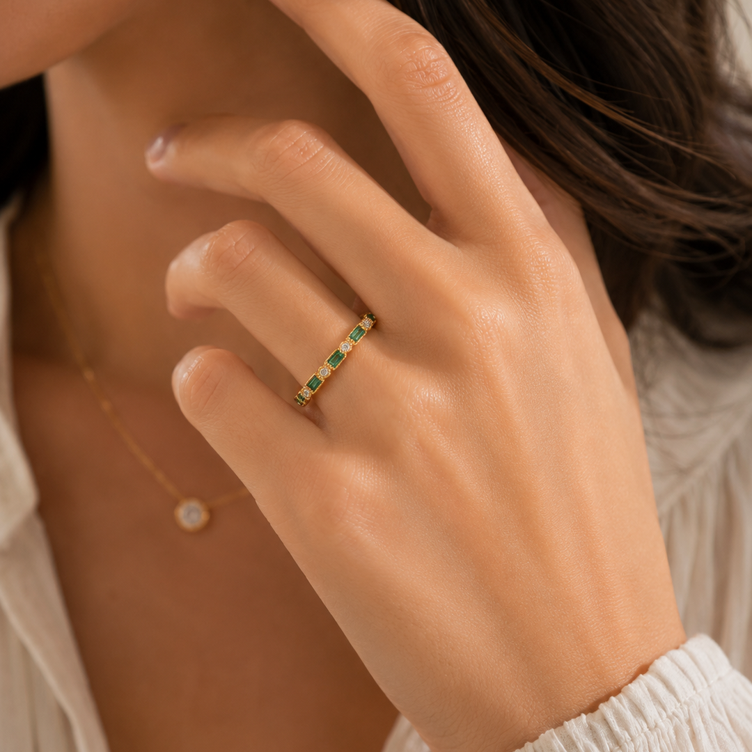 Classic Green Zirconia Vintage Ring in Gold
