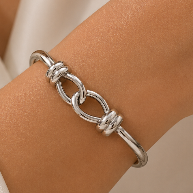 18k Chunky Buckle Open Bangle Bracelet