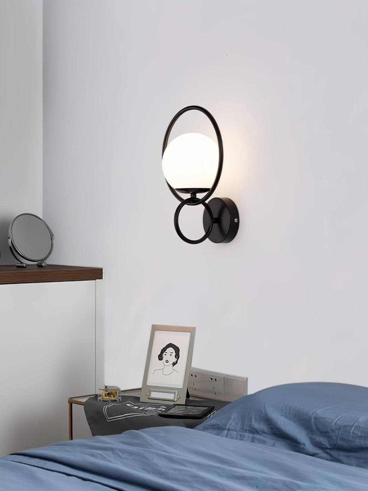 Circle Contemporary Brass Finish Wall Lamp
