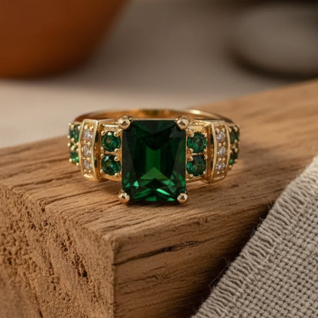 Romantic Green Crystal Ring in Gold