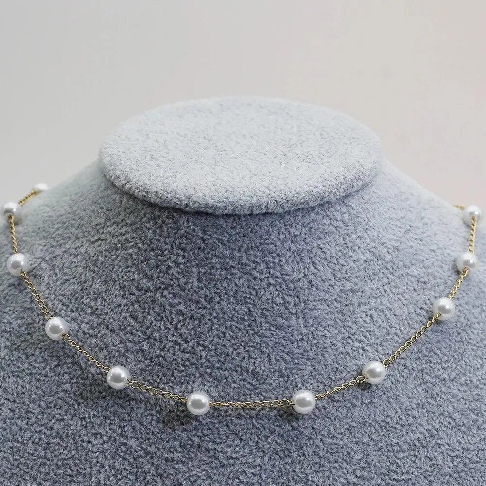 Dainty Pearl Pendant Necklace in Gold