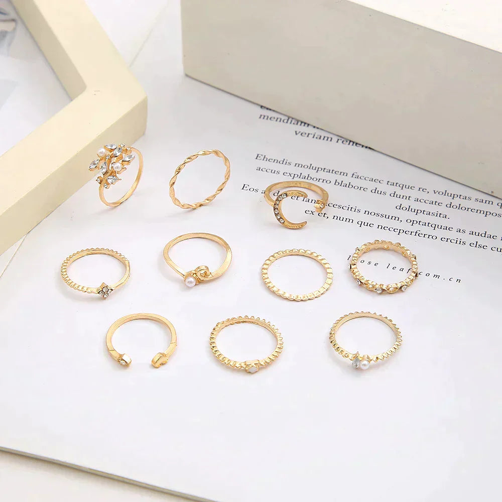 Elegant bohemian ring set in gold