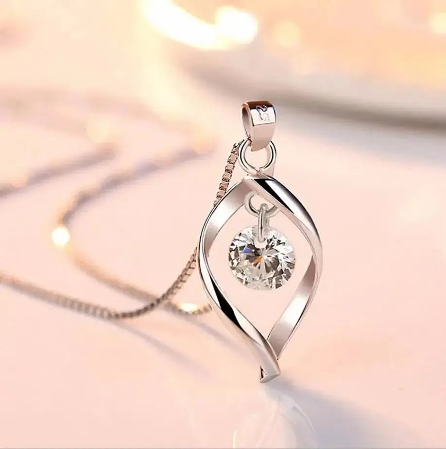 Dainty Pendant Necklace in Silver