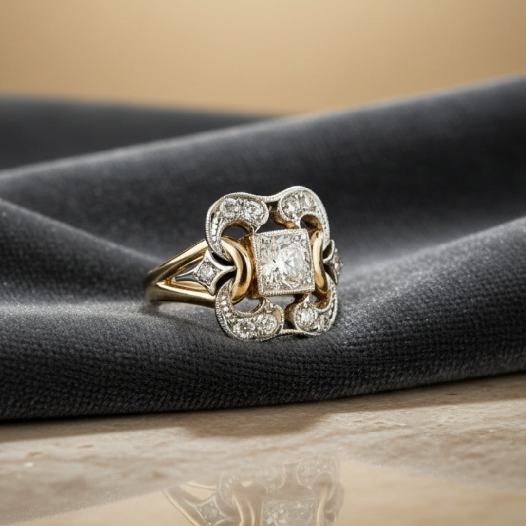 Luxurious Zirconia Vintage Ring in Gold