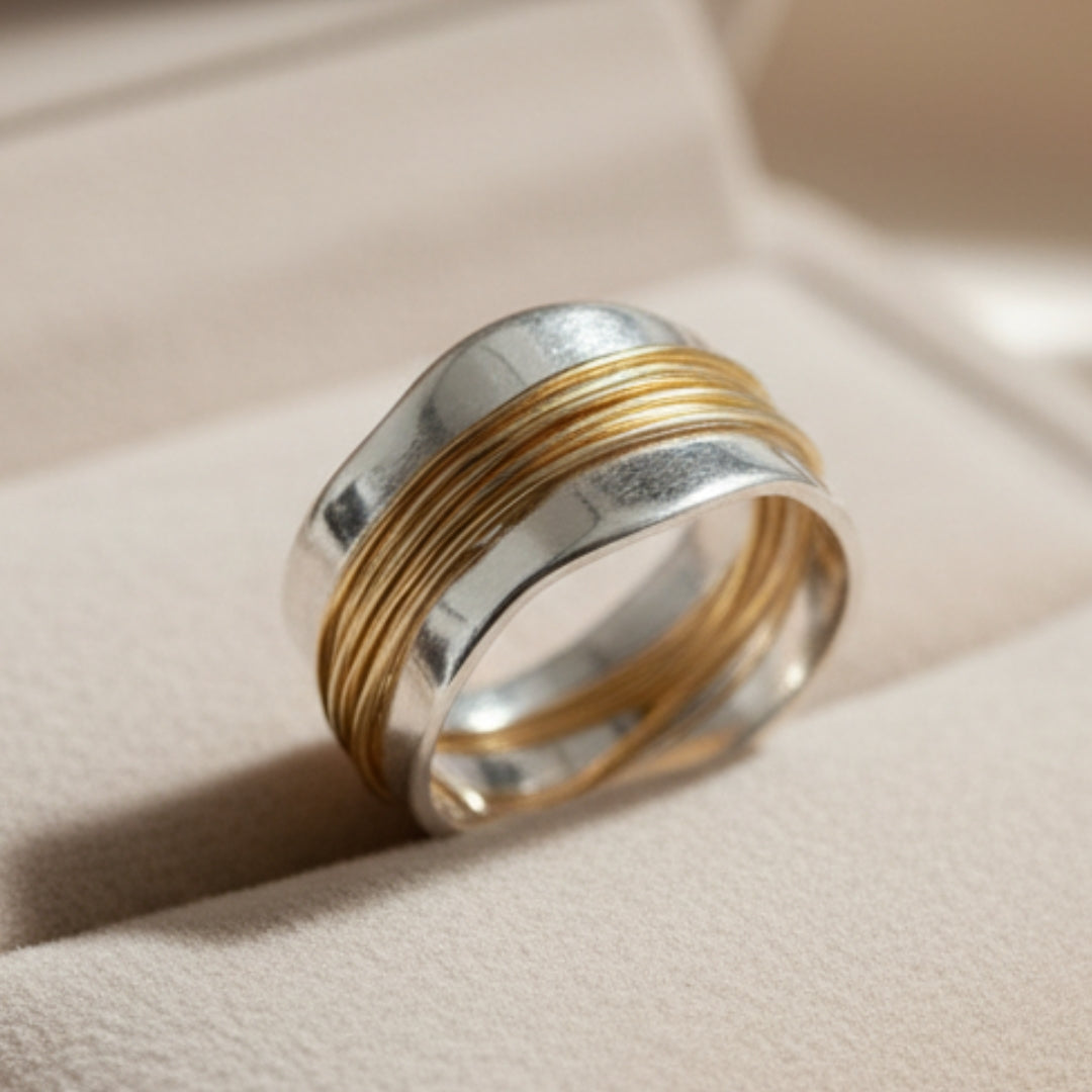 Dainty Statement Ring in Gold