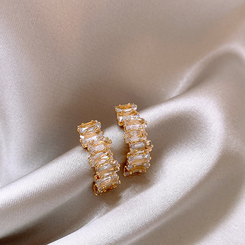 Chic Zirconia Drop Earrings in Gold