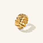 Load image into Gallery viewer, Elena Wobble Heart Gold Ring
