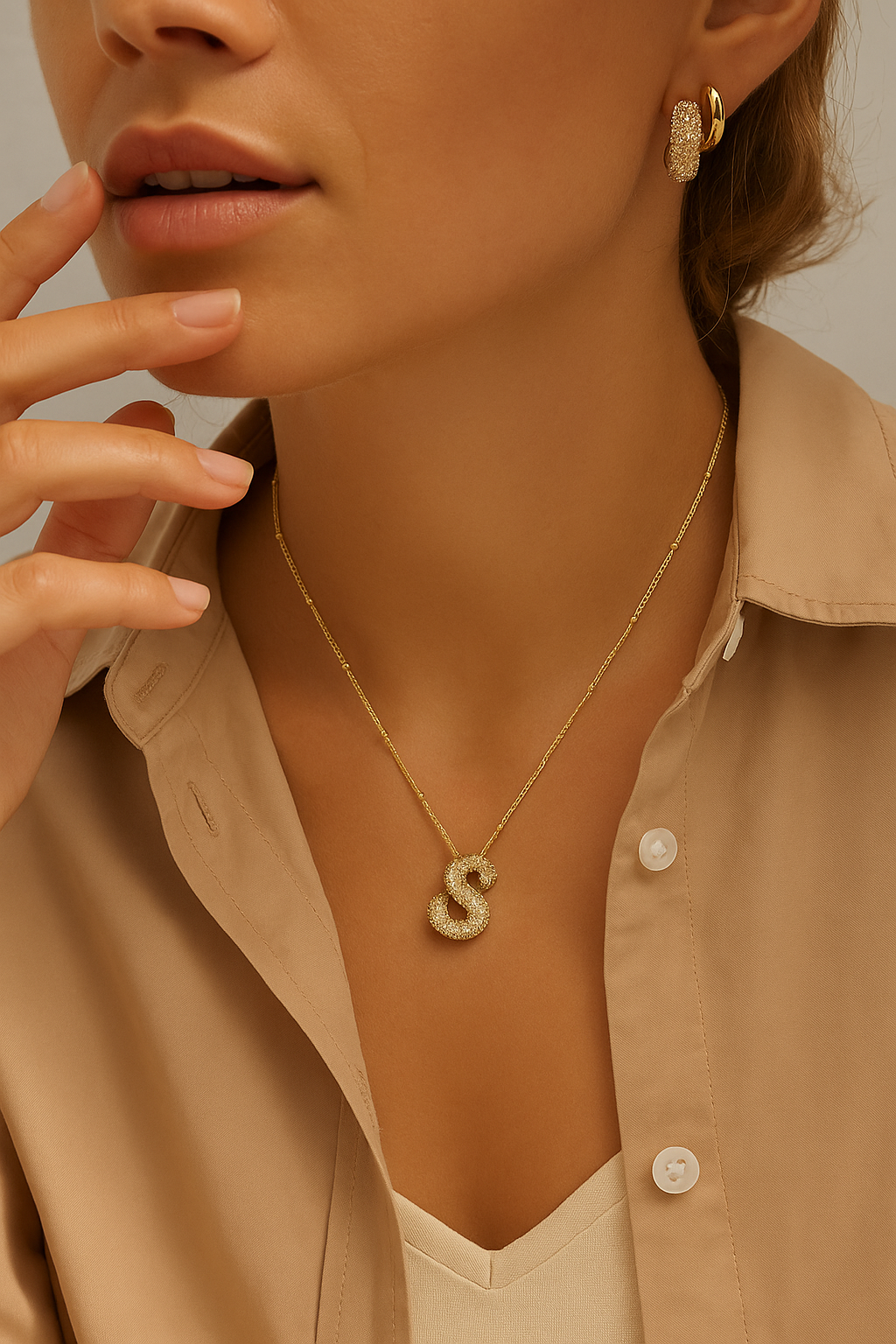 Elegant Initial Pendant Necklace in Gold