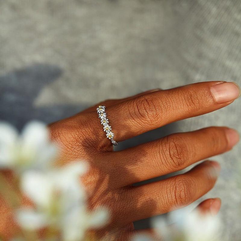 Sparkling Daisy Statement Ring in Silver