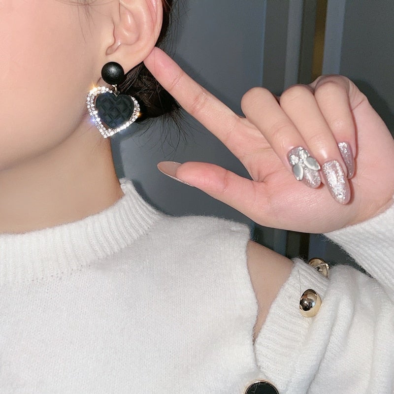 Romantic Black Heart Earrings in Gold