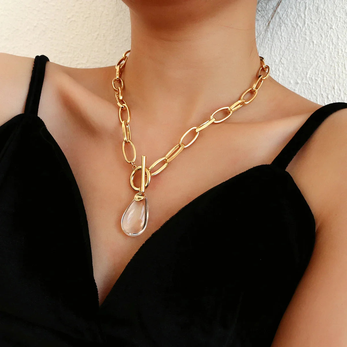 Chunky paperclip crystal waterdrop circle bar clasp necklace
