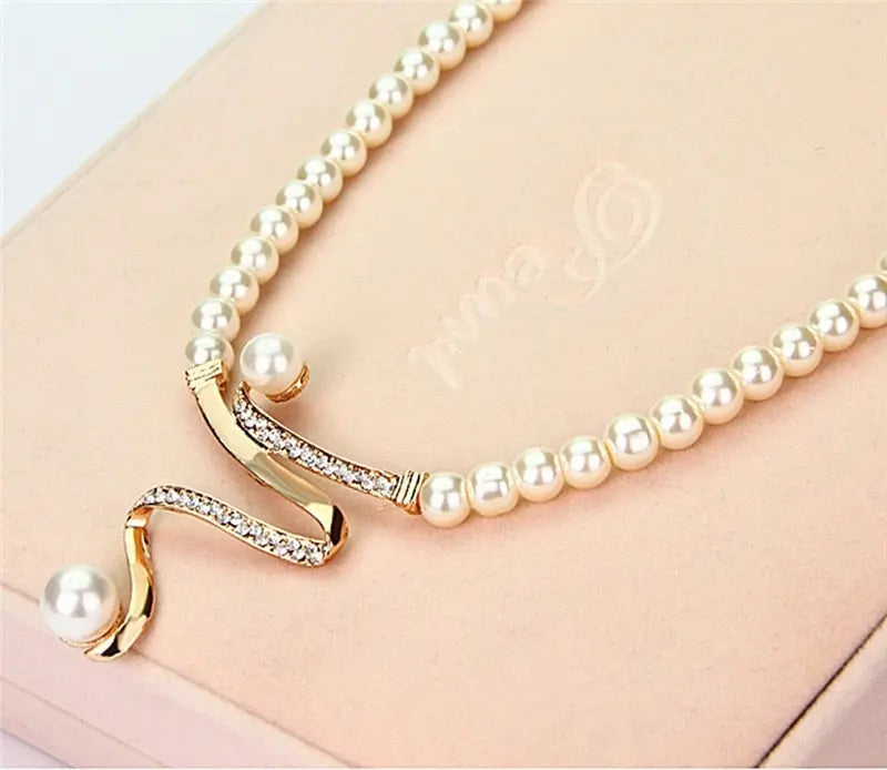 Coordinated Pearl Jewellery Set