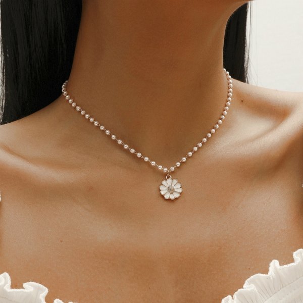Dainty Pearl Daisy Pendant Necklace