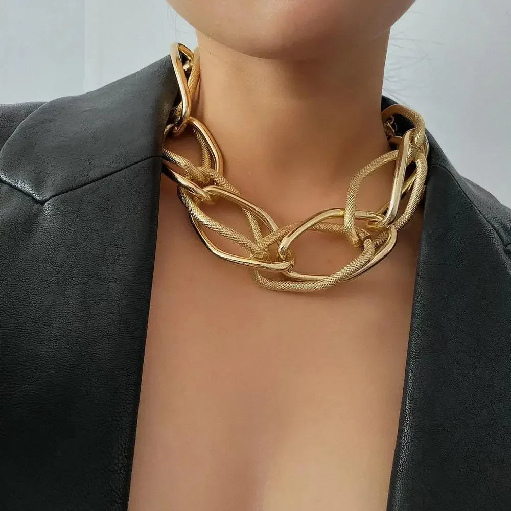Kynéva chain collar chunky necklace